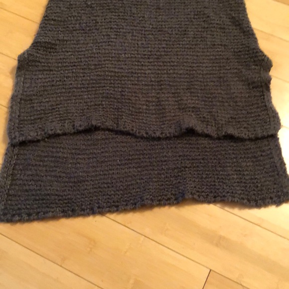 Sweater vest - Picture 3 of 3